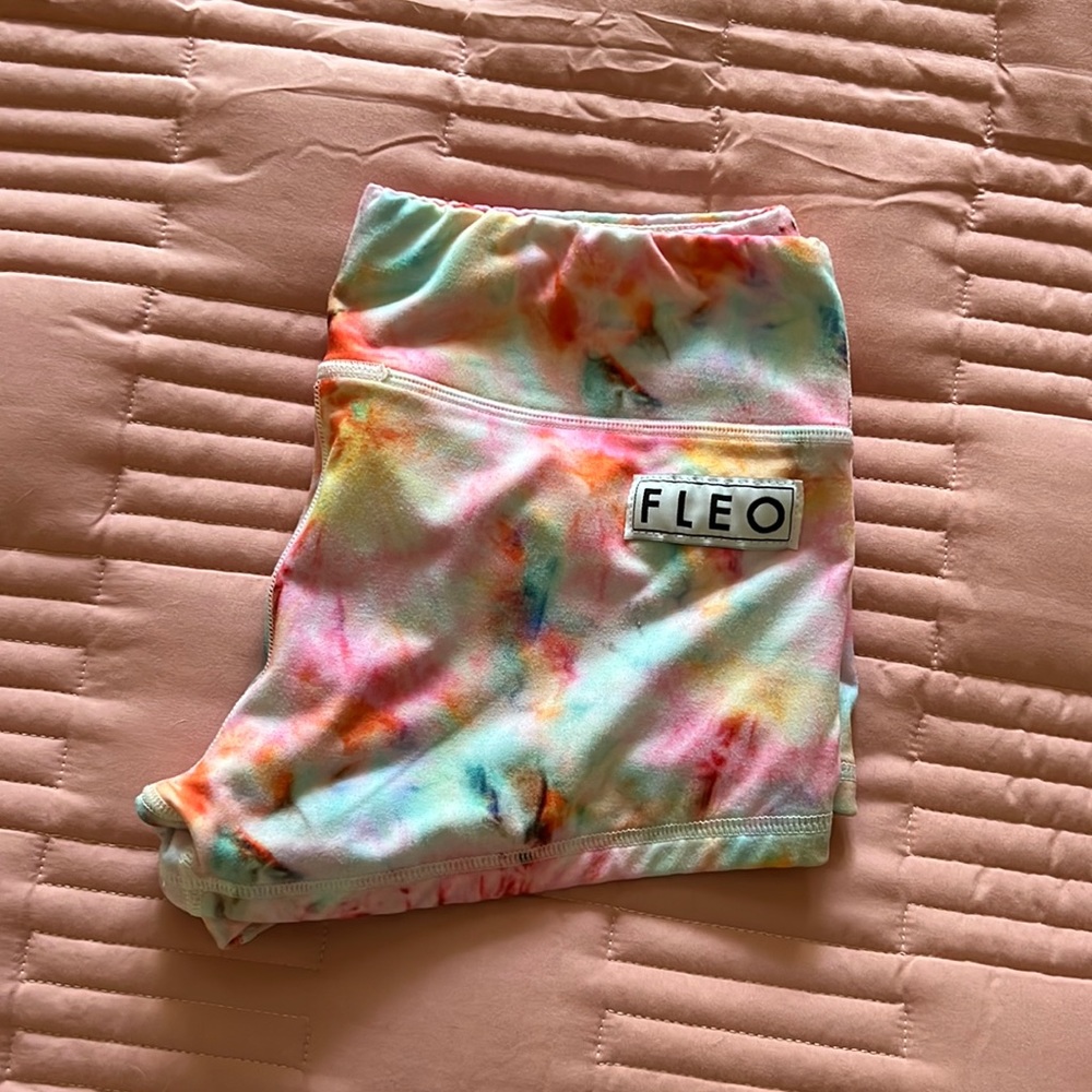 Fleo shorts size medium, sherbet tie dye. EUC